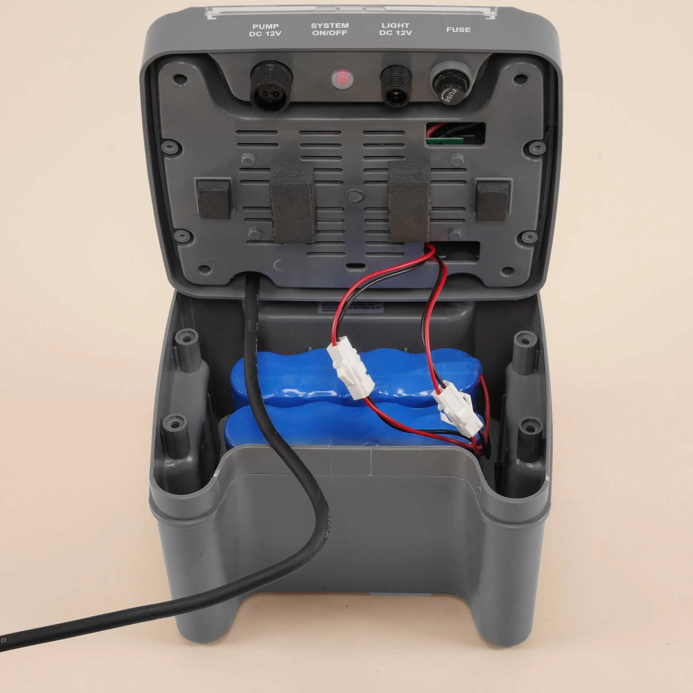Akkuspeicher 12,8 V / 12 Ah mit LiFePO4 Akku