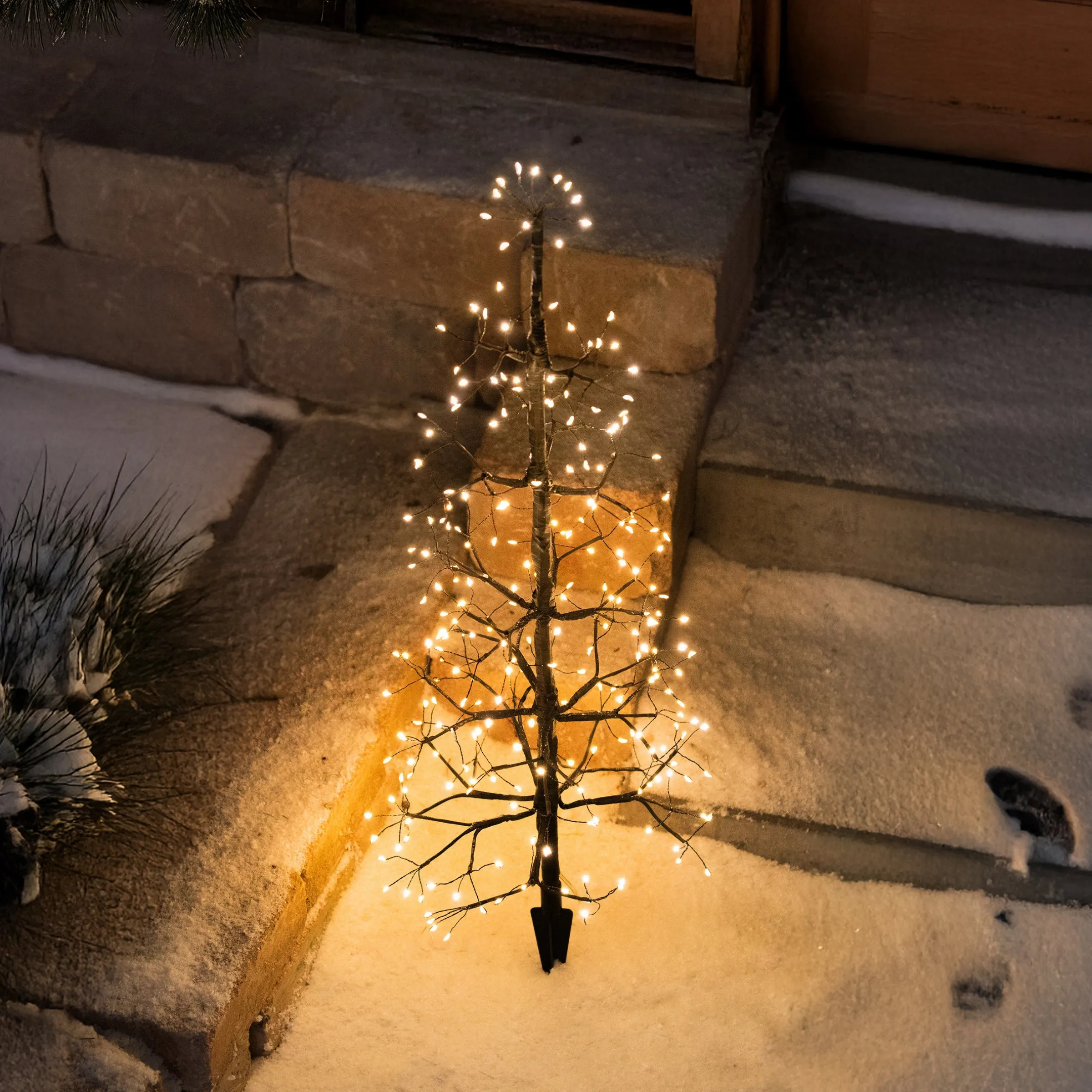 Frei gestaltbarer Solar Weihnachtsbaum mit 200 warmweißen LEDs