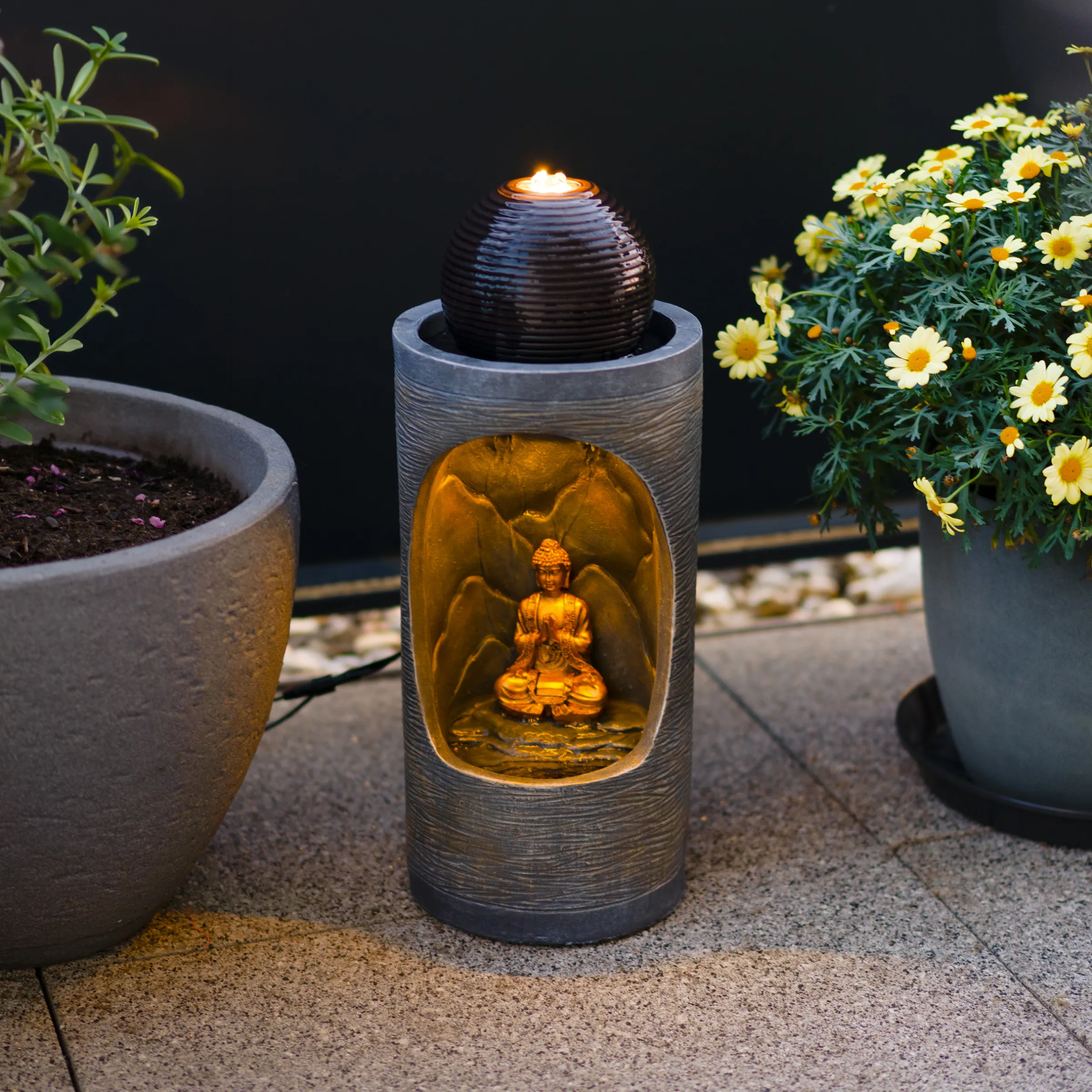 Runder Solar Brunnen mit Quelle, Buddhafigur und LED Licht