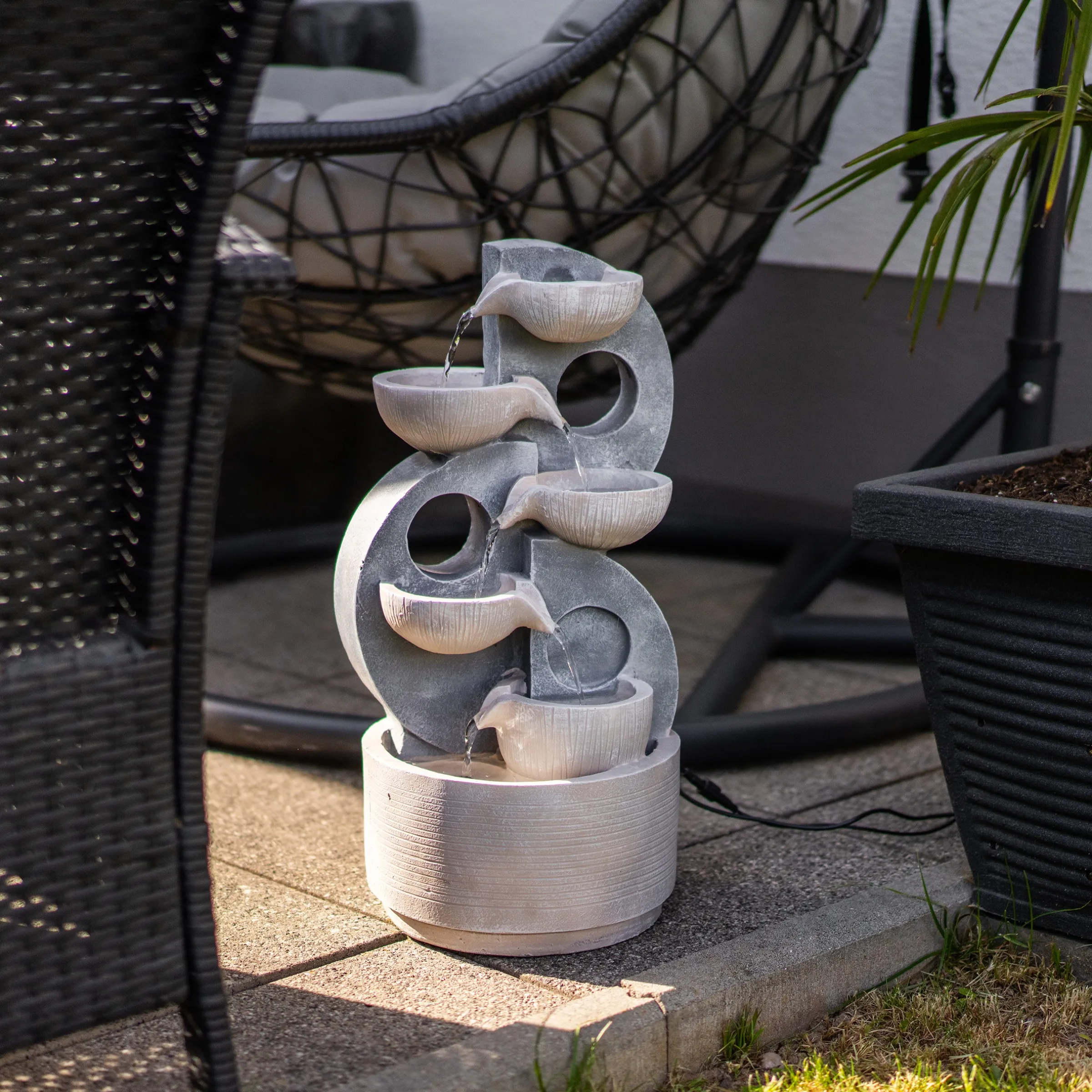 Solar Brunnen im Granitdesign mit Kaskade und LED Licht