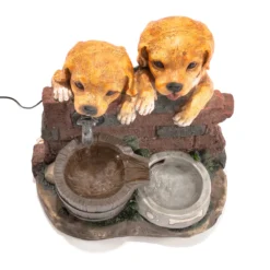 Solarbrunnen Welpen Milo & Buddy am Wasserbrunnen