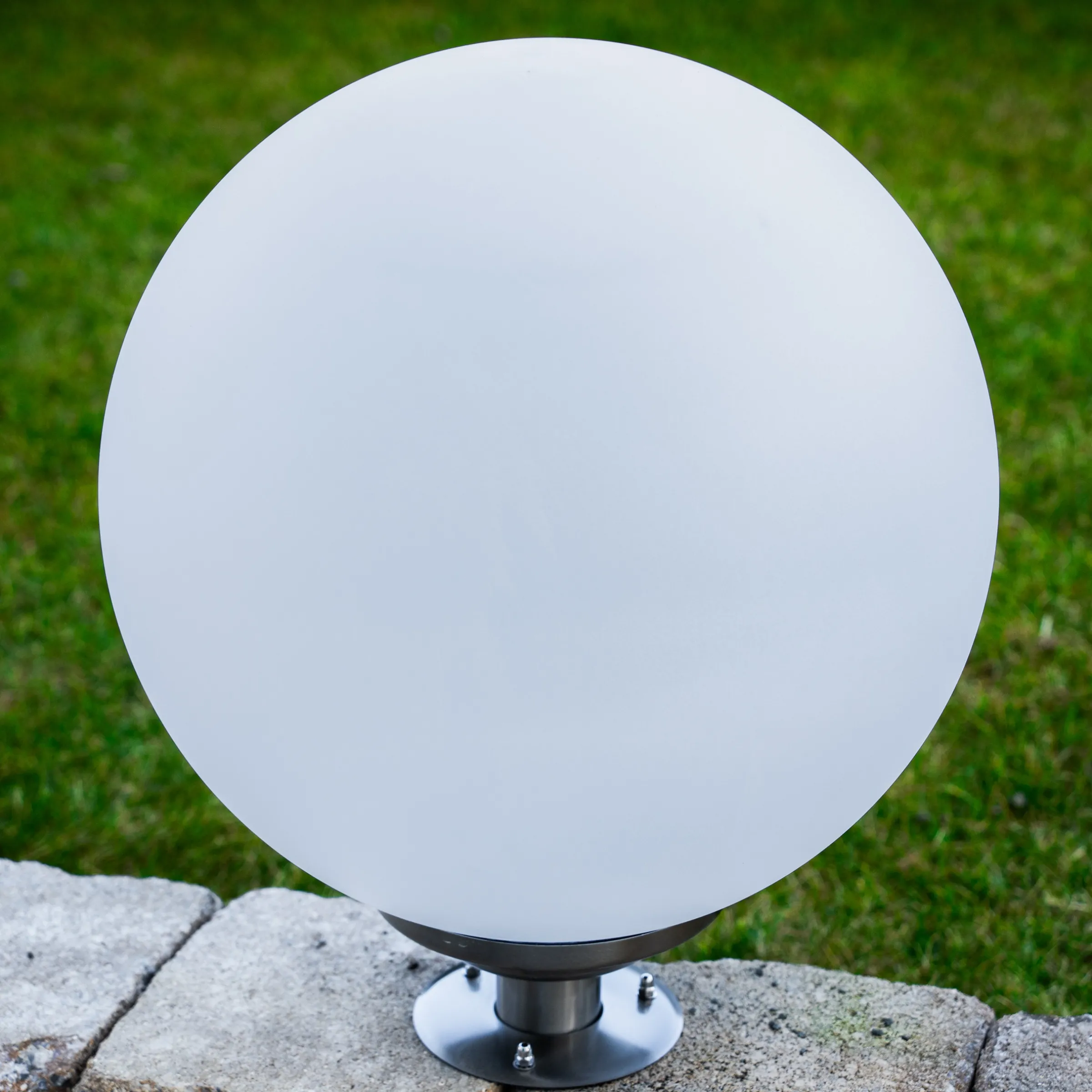 Solarkugel Liana ⌀ 40 cm mit Edelstahlfuß und Fernbedienung