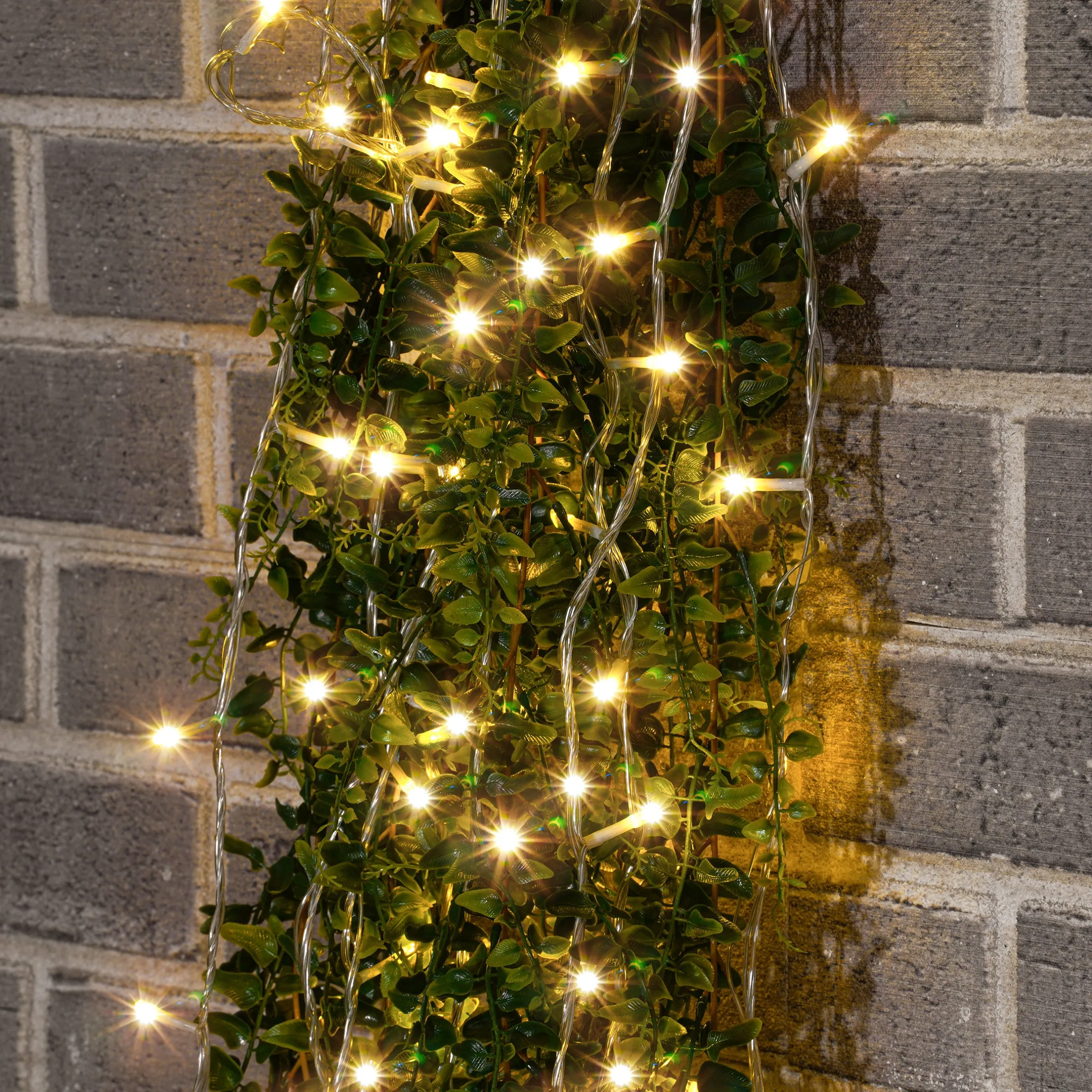 Solar Lichterkette mit 200 warmweißen LEDs und transparenten Kabel