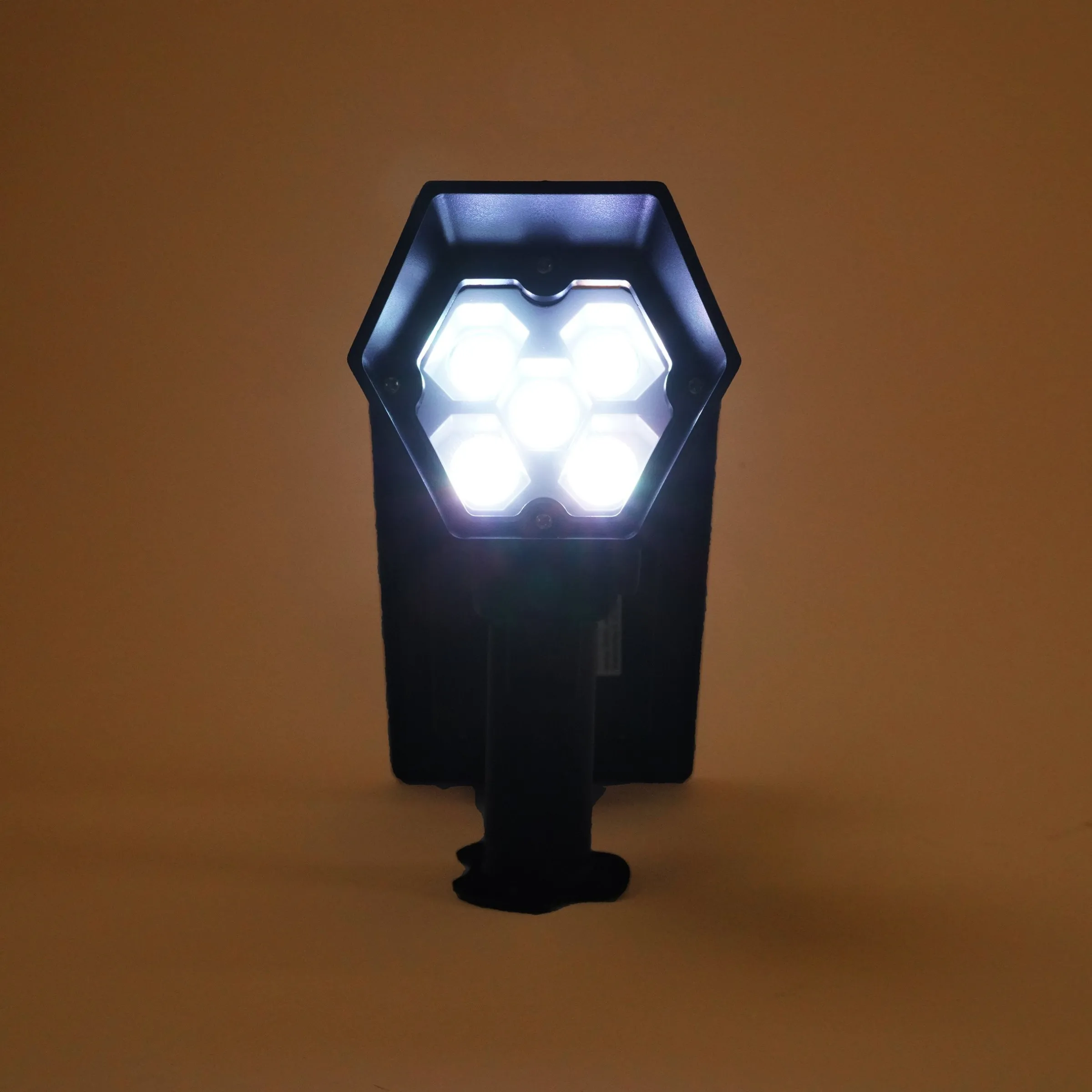 Solar Wand- und Bodenstrahler mit 5 Lichtfarben im Kunststoffgehäuse