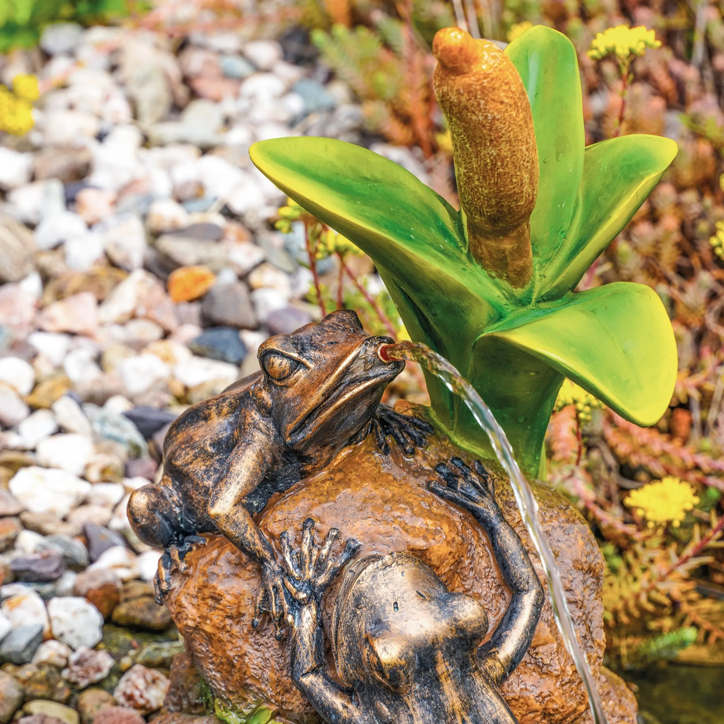 Solar Wasserspeier-Set Froschpaar auf Steinen