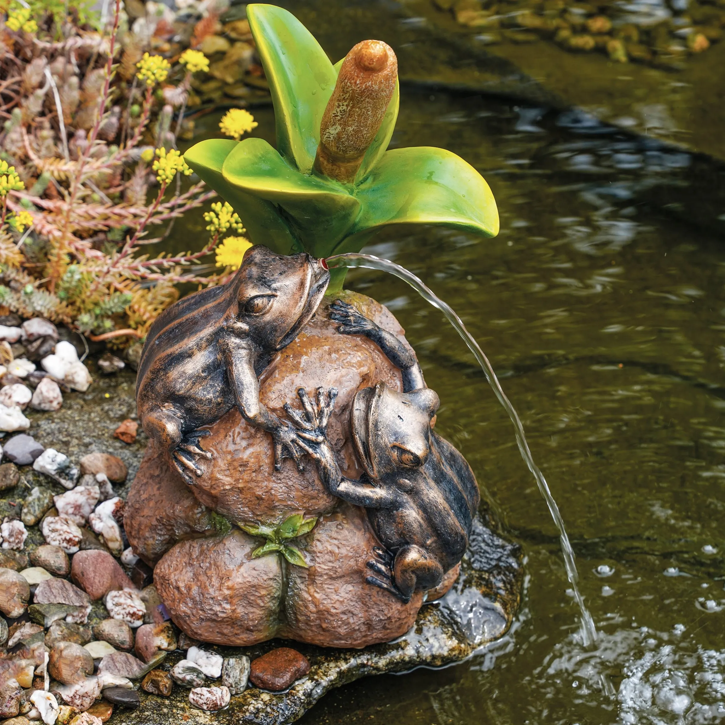 Solar Wasserspeier-Set Froschpaar auf Steinen