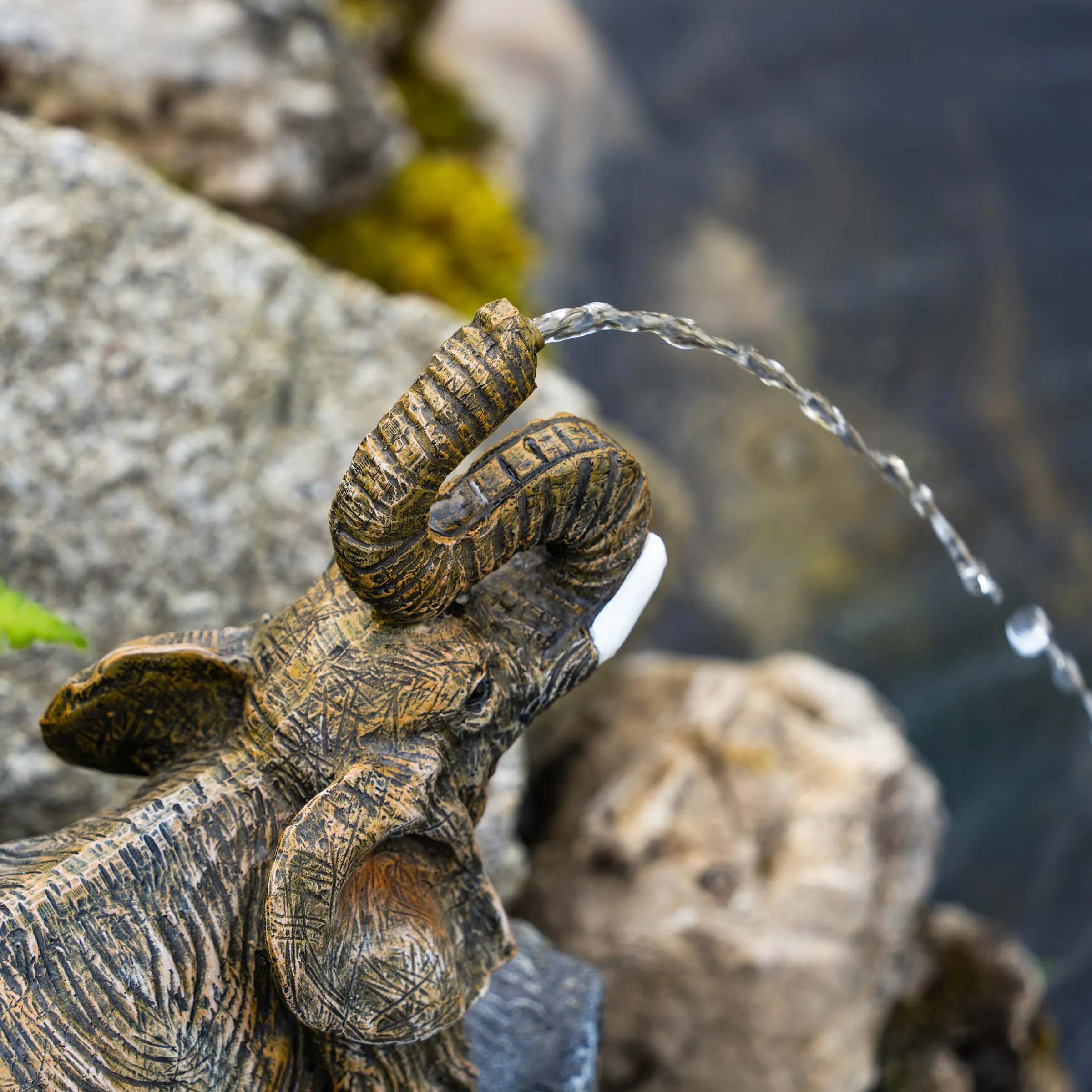 Solar Wasserspeierset stehender Elefant Temba