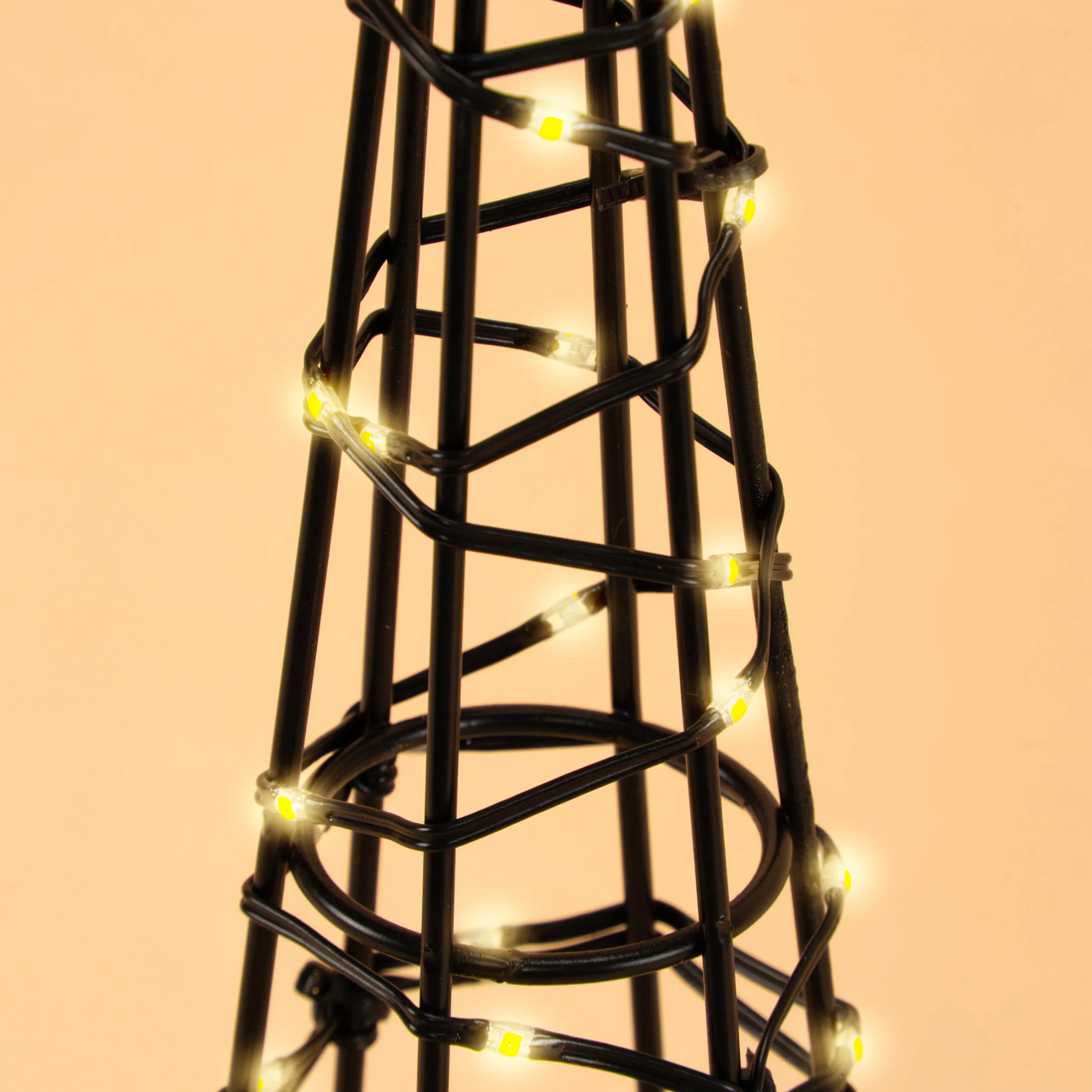 Solar Weihnachtspyramide Höhe 50 cm mit 200 warmweißen LEDs